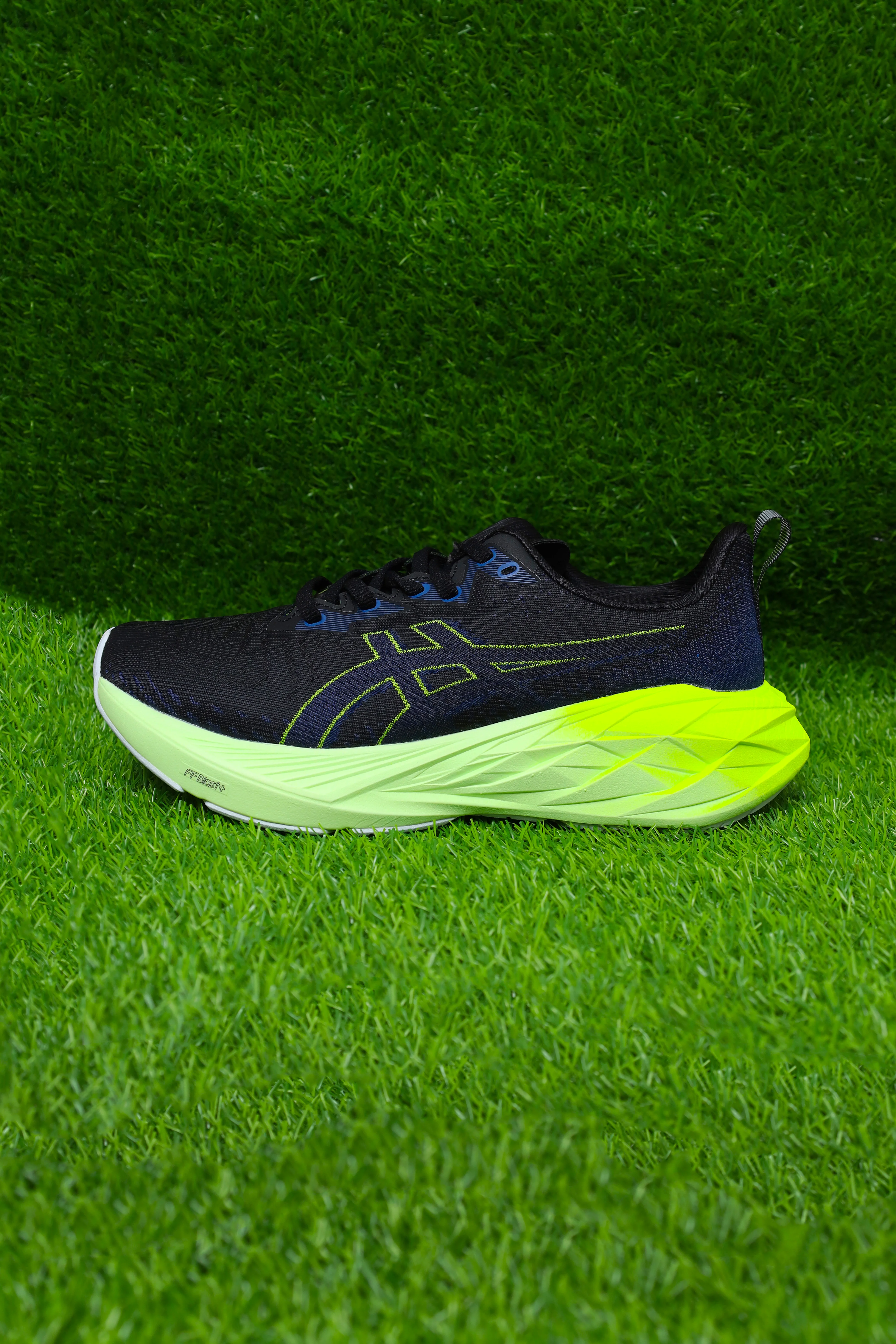 ASICS Novablast 4 - Image 2