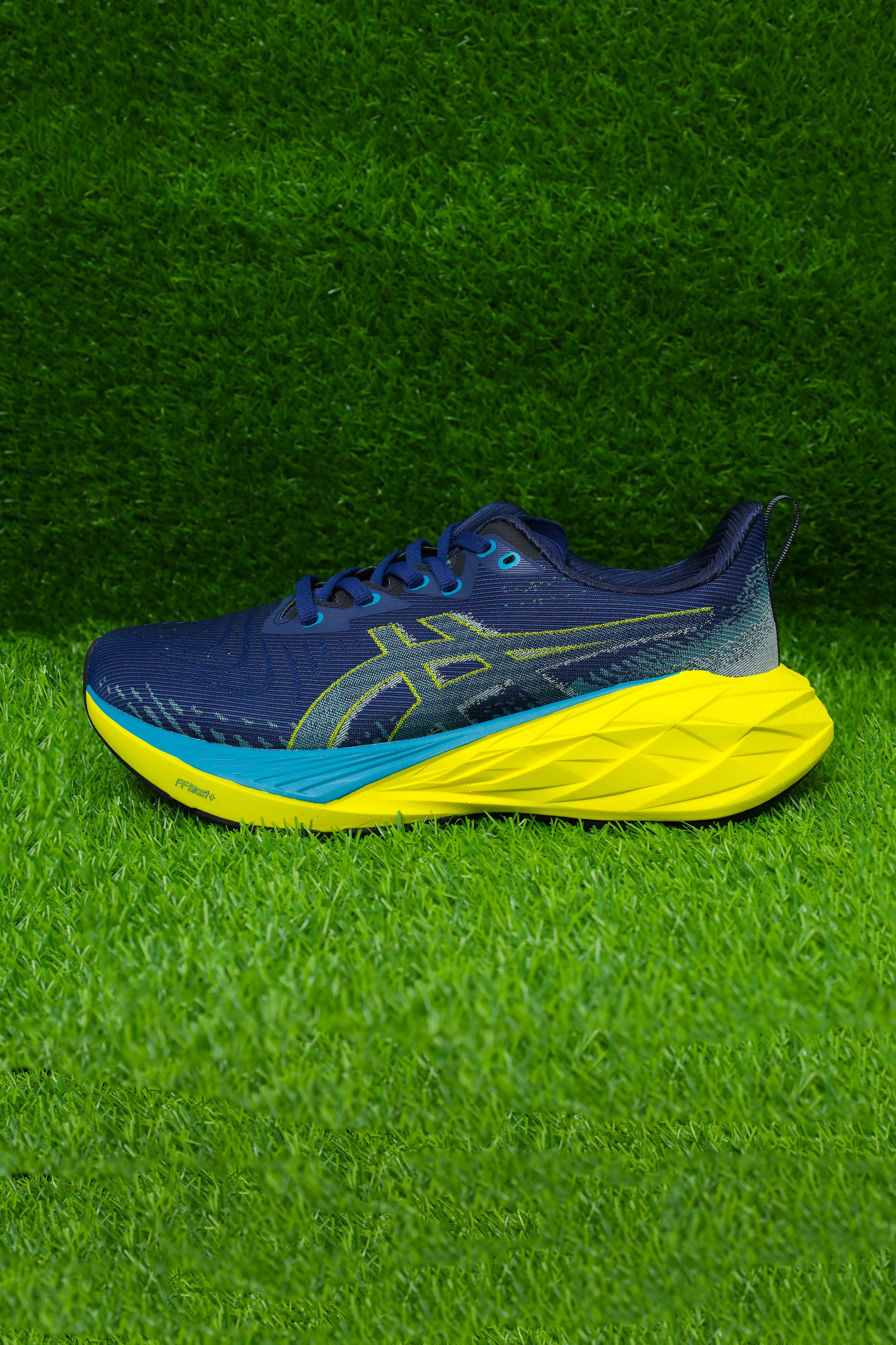ASICS Novablast 4 - Image 2