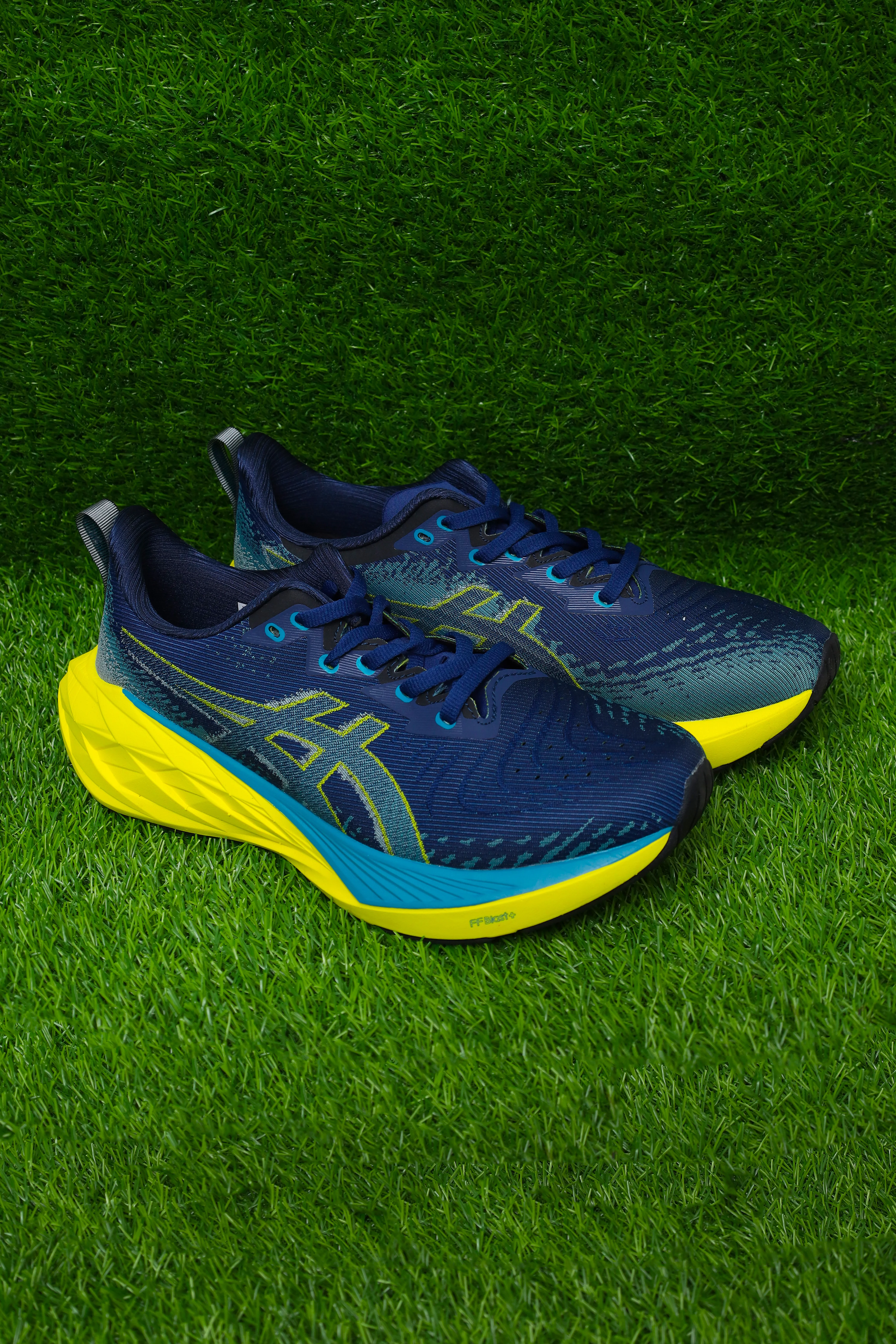 ASICS Novablast 4 - Image 3