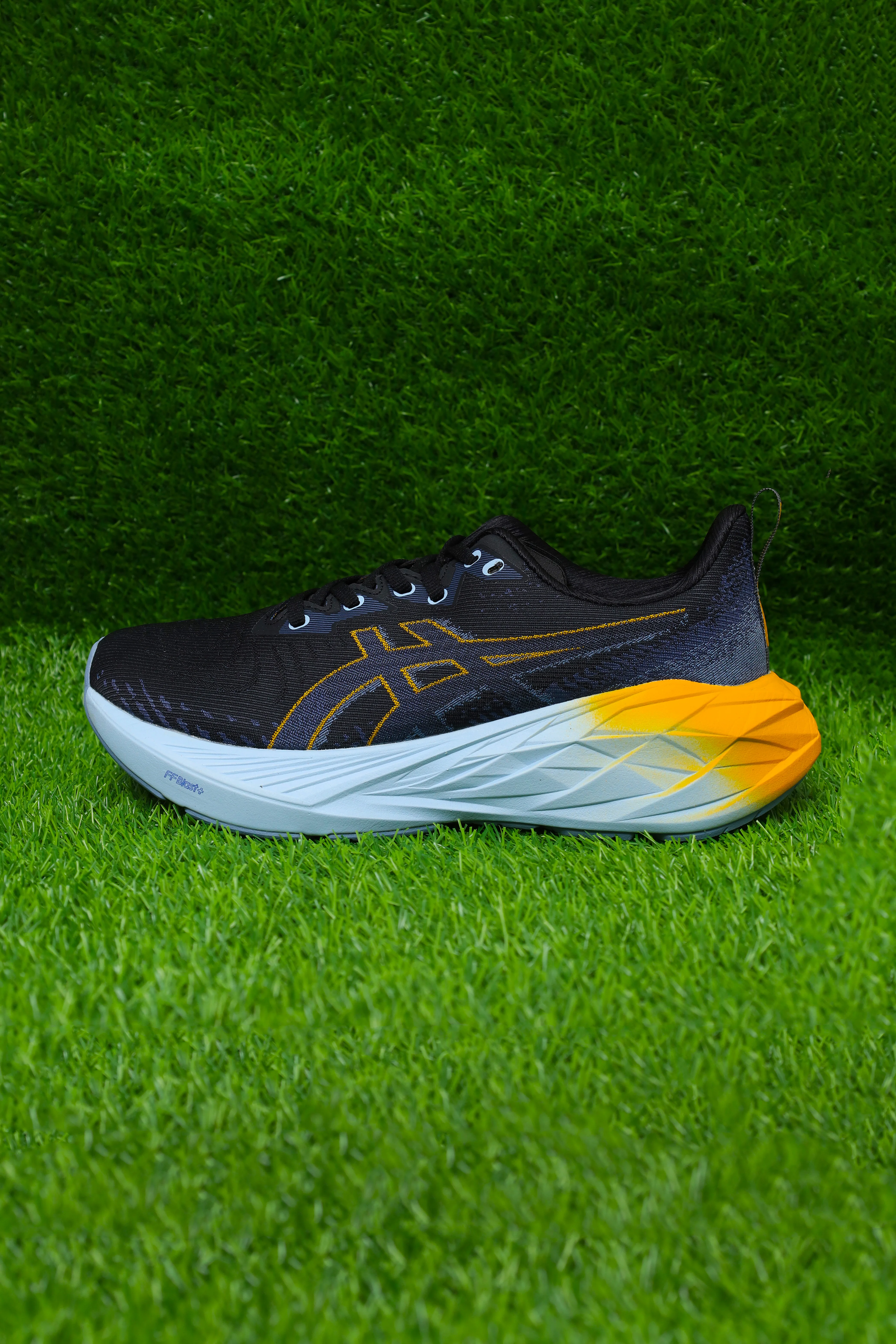 ASICS Novablast 4 - Image 2