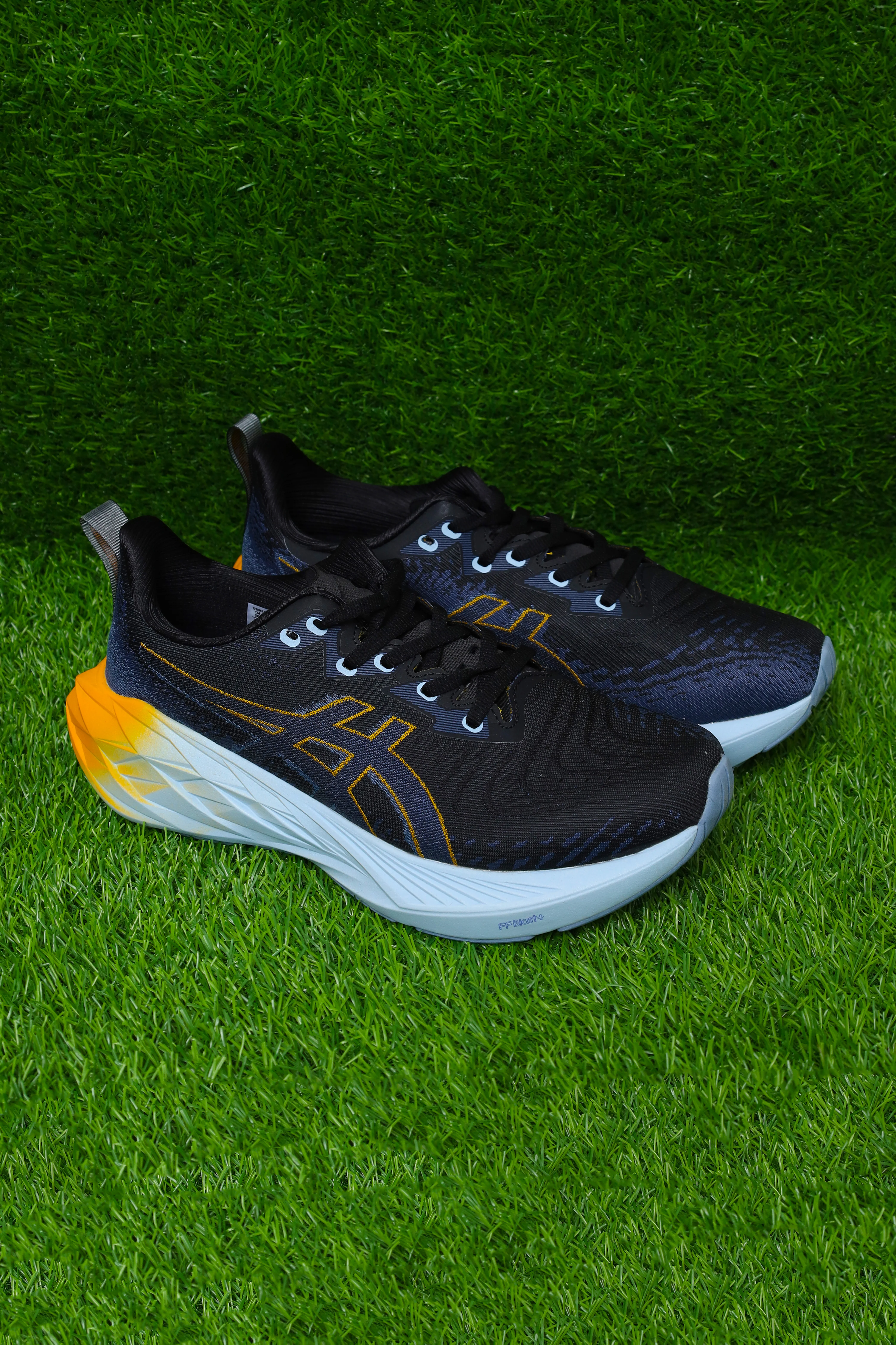 ASICS Novablast 4 - Image 3
