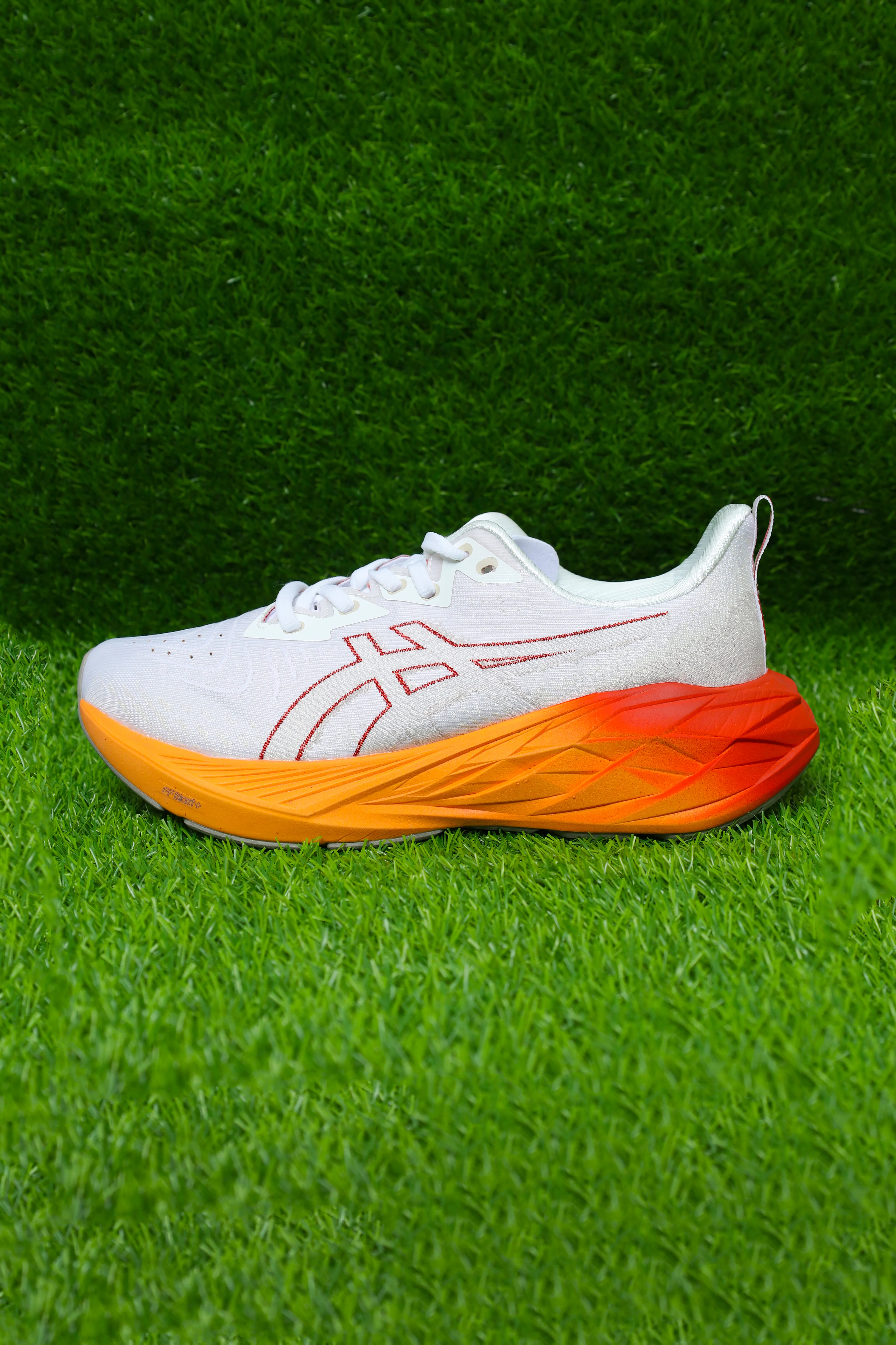 ASICS Novablast 4 - Image 2