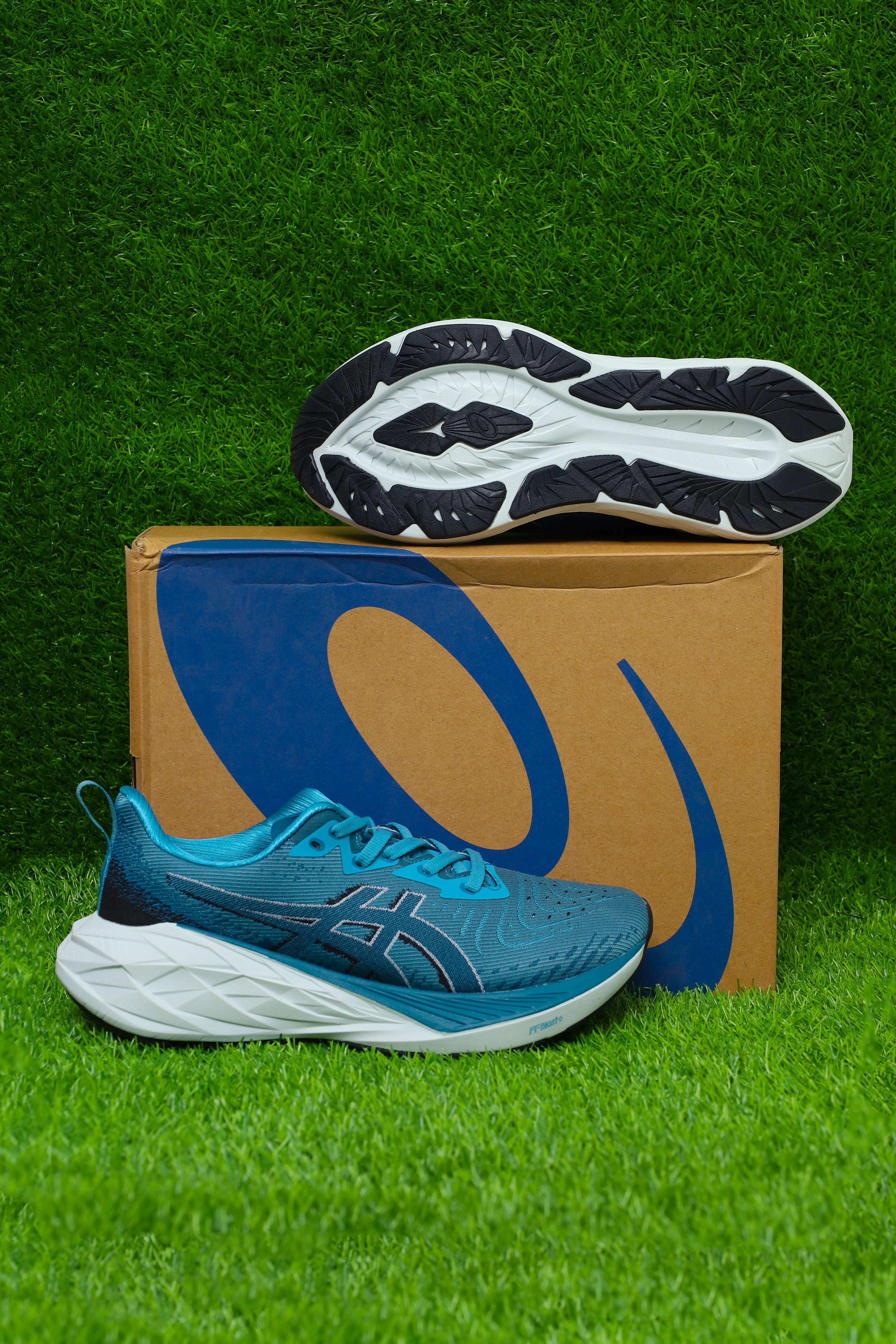 ASICS Novablast 4