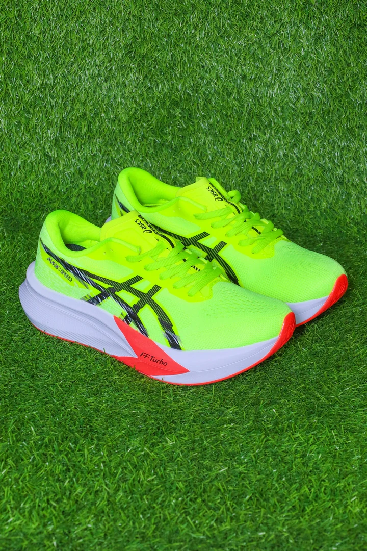METASPEED SKY PREMIUM RUNNER - Image 9