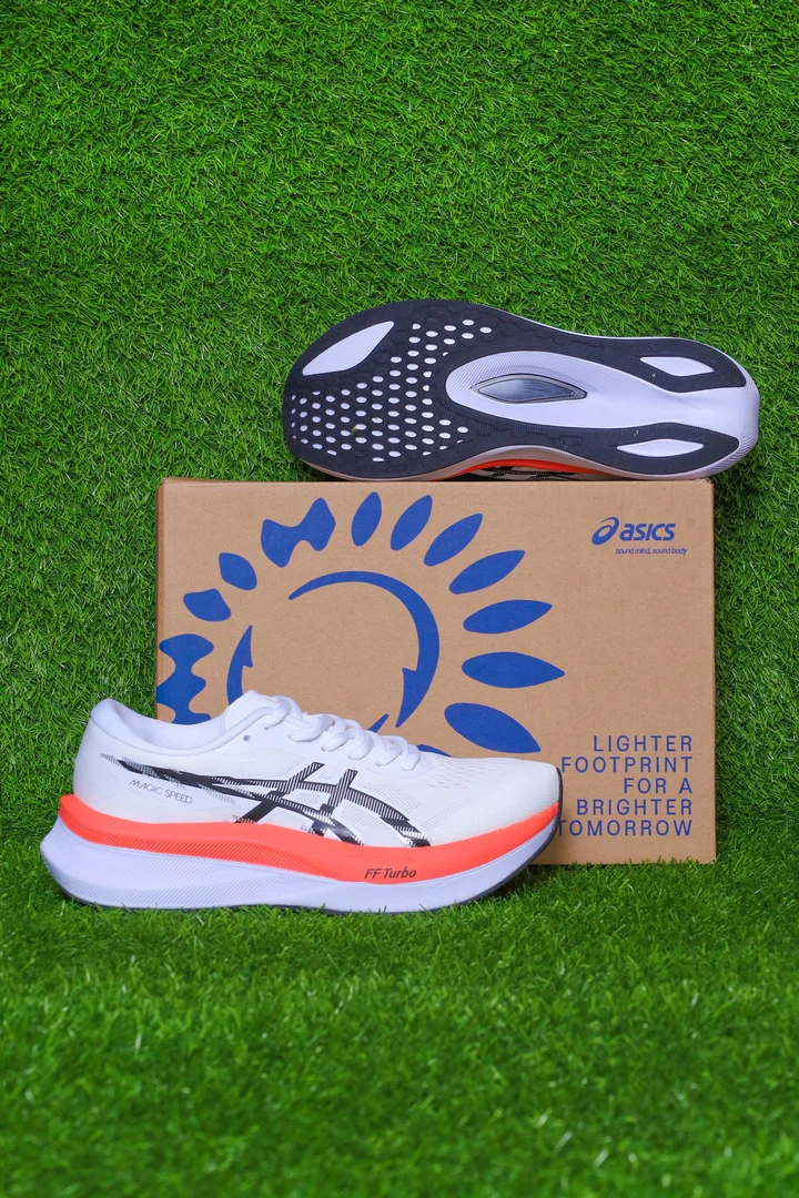 METASPEED SKY PREMIUM RUNNER - Image 4