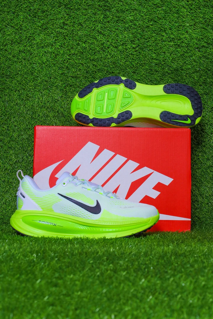 NIKE VOMERO 18